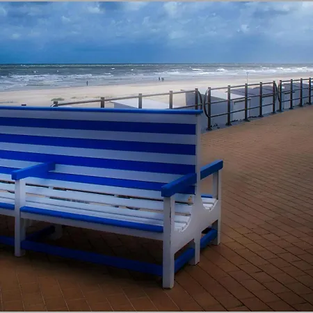 With Beautiful Sea-view דירה מידלקרק